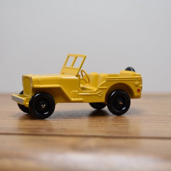 Dinky Toys Yellow Version Civile JEEP Diecast 1/43 Scale 24M Miniatures Mattel - Picture 3 of 7